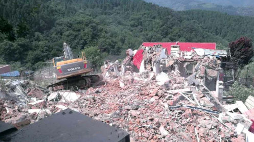 21日， 青龙峪别墅群拆违现场。
